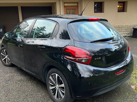 Peugeot 208 1.2 PureTech 82ch BVM5 Allure 2017 occasion Rillieux-la-Pape 69140