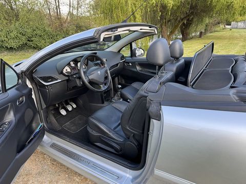 Peugeot 207 CC 1.6 HDi 112ch FAP F&eacute;line 2011 occasion Gondeville 16200