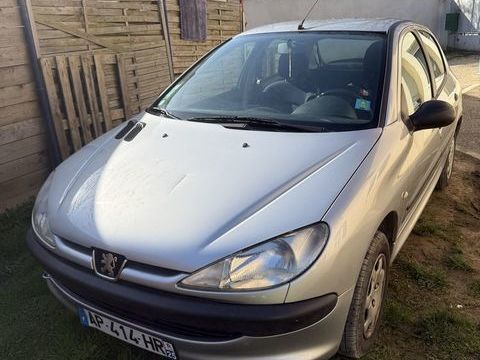 Peugeot 206 1.4i XR Pr&eacute;sence 2001 occasion Besan&ccedil;on 25000