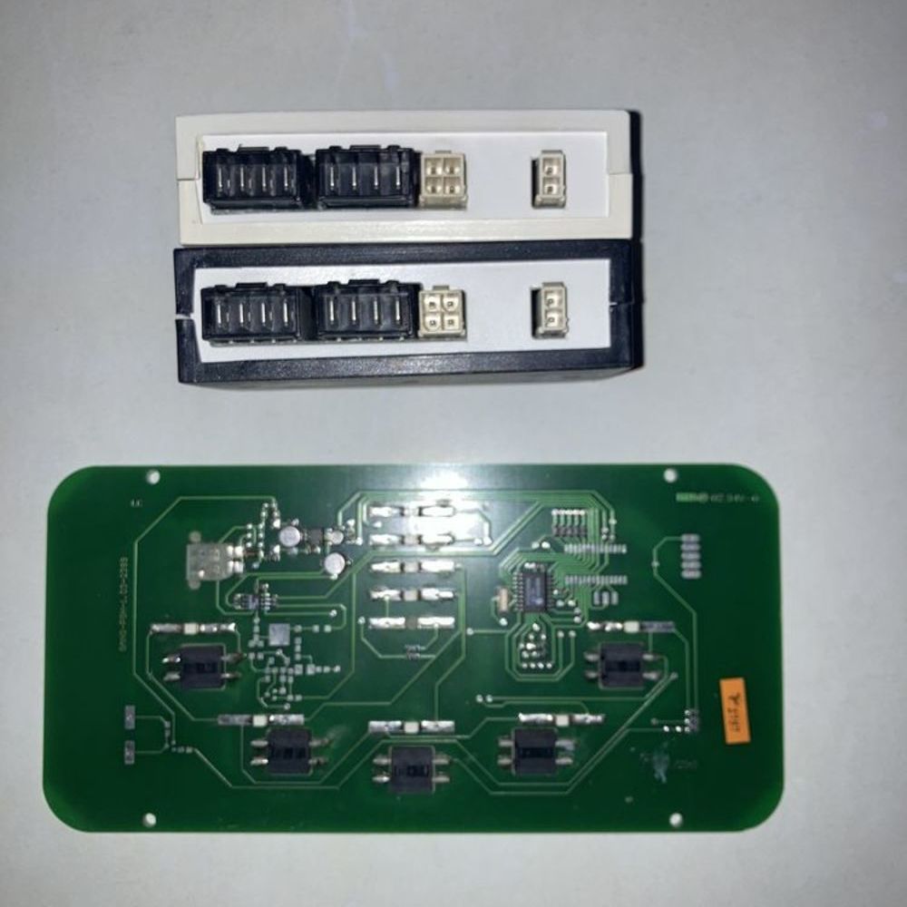 Panneau de contr&ocirc;le et modules de distribution 12V ArSilicii Bricolage