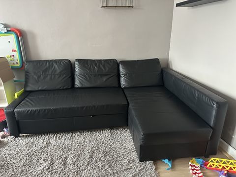 Canap d'angle noir en cuir synthtique avec rangement 250 Crouttes-sur-Marne (02)