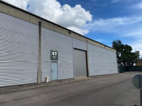 ST PRIEST : LOCAL EXCELLENT &Eacute;TAT  540 M2 DONT 40 M2 BUREAUX A SAISIR 3.584 E HT MENSUEL 3584 69800 Saint-priest