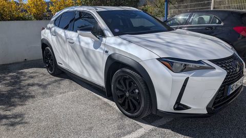 Lexus UX MC 300h 2WD Luxe 2025 occasion Brignoles 83170