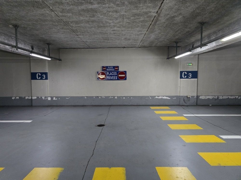 Location Parking/Garage Loue droit d'occupation d'un emplacement de stationnement Fort-de-france
