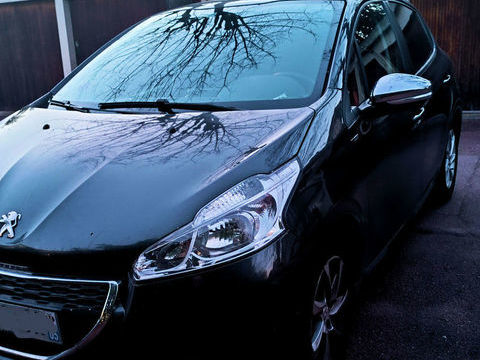 Peugeot 208 1.2 PureTech 82ch BVM5 Style 2015 occasion Chatou 78400
