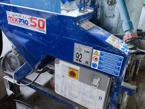 Machine a projeter , pl&acirc;tre ,enduit 
4700 57660 Altrippe