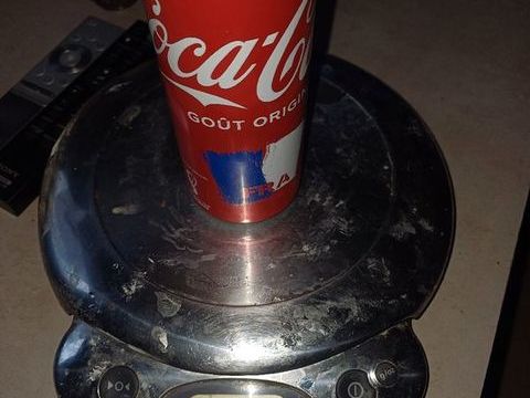 Canette de Coca-Cola vide mais non ouverte 150 Viriat (01)