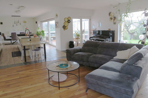   Belle maison individuelle de 199 m� sur un joli terrain Maison - 6 pi�ce(s) - 199 m�