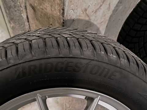 Pi&egrave;ces et &eacute;quipements Voiture Pneu voiture - roue  occasion D&eacute;ville-L&egrave;s-Rouen 76250