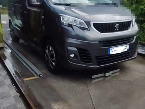 Peugeot Expert EXPERT FGN TOLE STANDARD BLUEHDI 120 S&S BVM6 PREMIUM PACK 2016 occasion Laval 53000