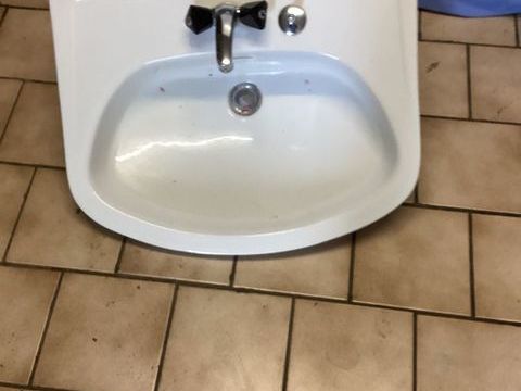 Lavabo avec robinet Vimoutiers (61)