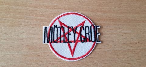 écusson patch brodé 
mötley crüe 
7,5x6,5 cm 
thermocollant 4 Carnon Plage (34)