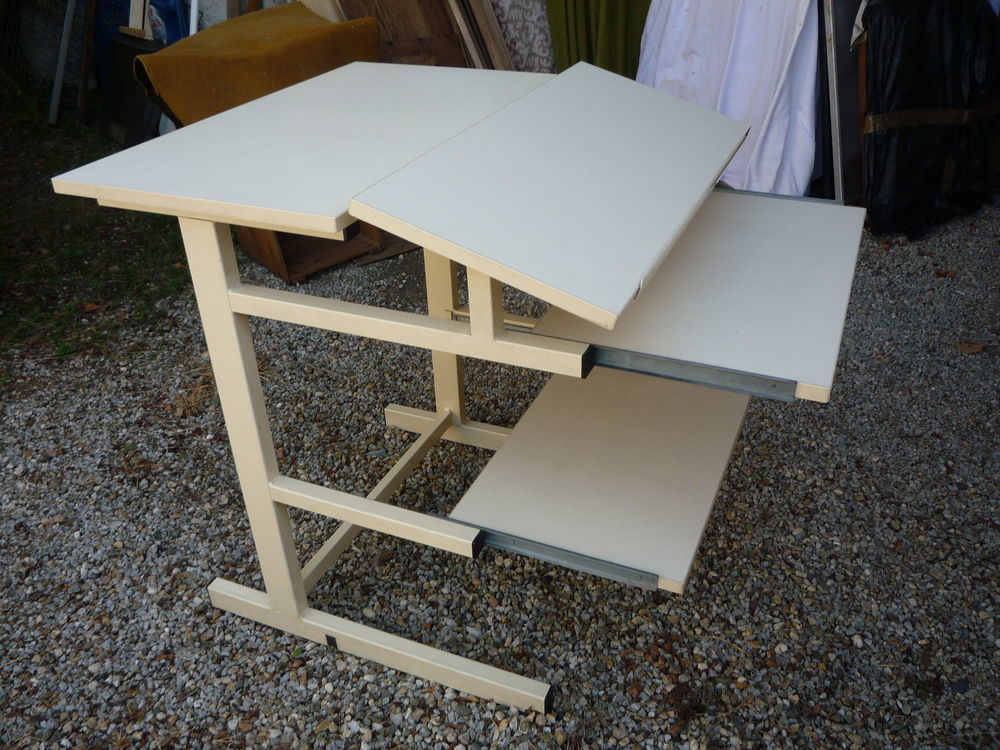 Table &agrave; dessin/architecte
75cm x 79cm
h 84cm Meubles