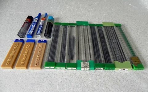 Lot de 80 mines environ de crit�riums ou porte mines 15 Albi (81)