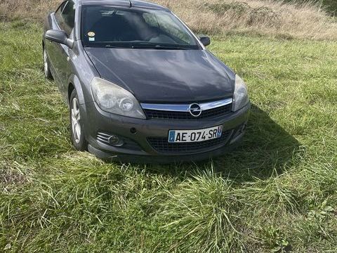 Opel astra Twintop 1.9 CDTI - 150 FAP Cosmo