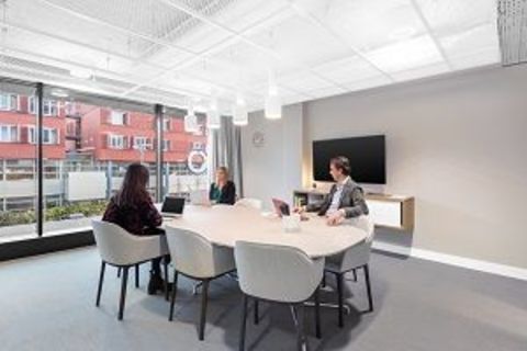 Un acc&egrave;s 24&nbsp;heures sur 24, 7&nbsp;jours sur 7 &agrave; des bureaux de coworking ouvert pour 10 personnes &agrave; Paris, Spaces La defense 6198 92800 Puteaux