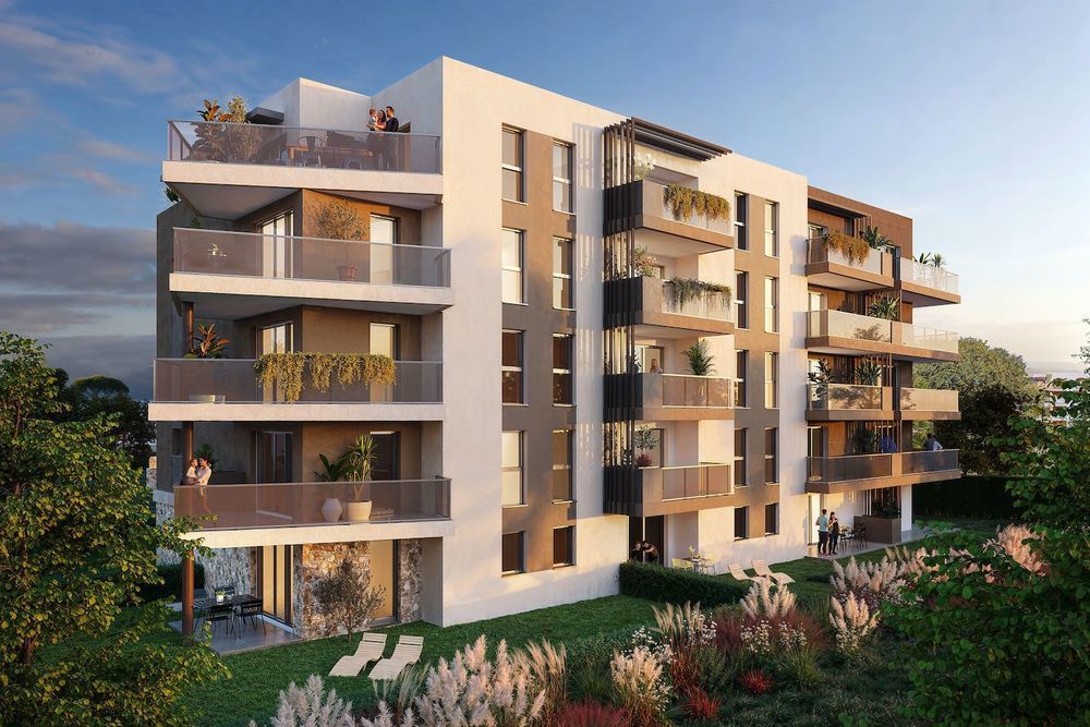   Antibes (06600)