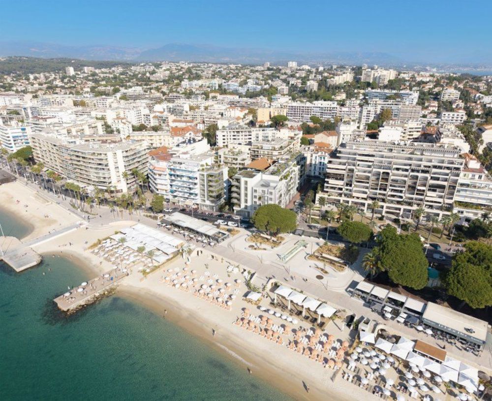   Antibes (06600)