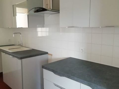   MAISON mitoyenne t3   � LOUVIGNE DU DESERT Maison - 4 pi�ce(s) - 66 m�