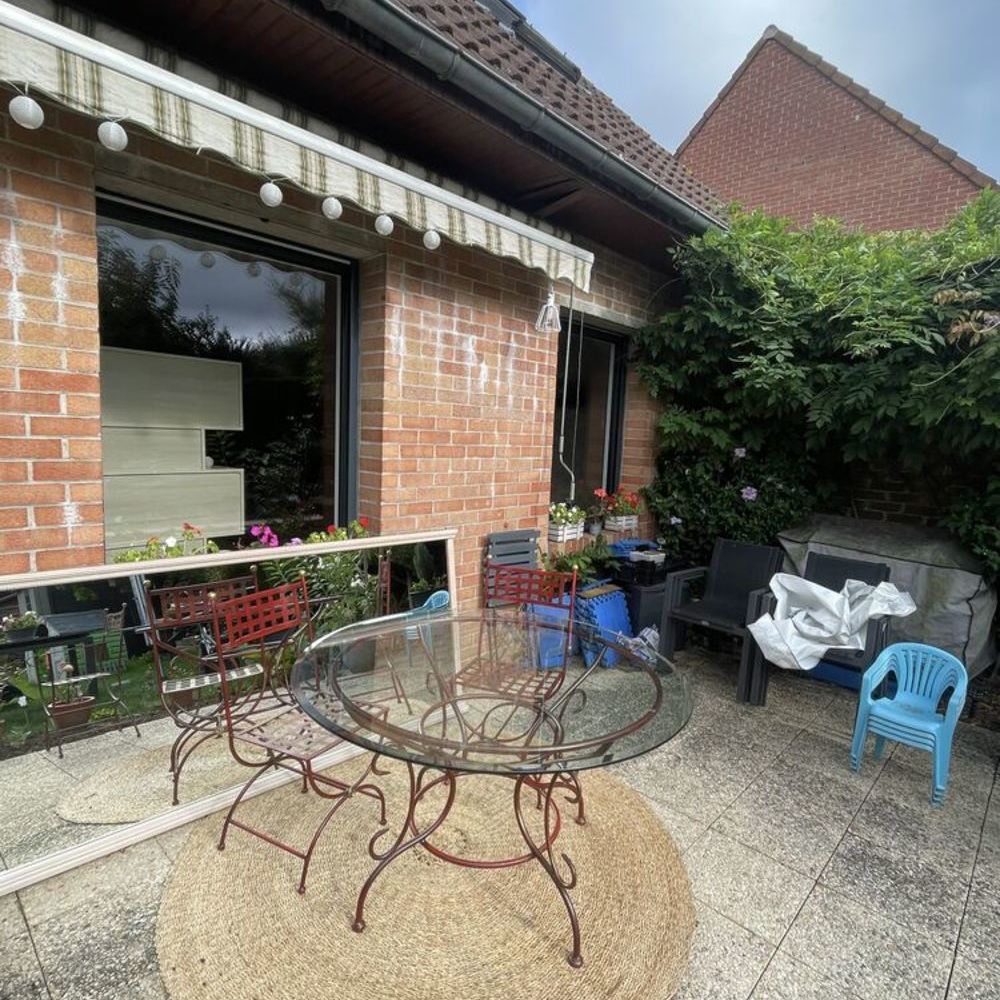 Vends table salle &agrave; manger et ses chaises Meubles