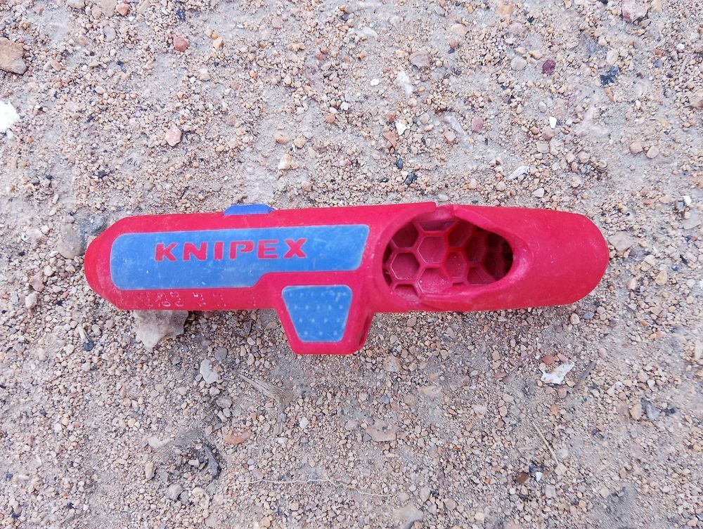 KNIPEX ErgoStrip Outil &agrave; d&eacute;gainer droitier Bricolage