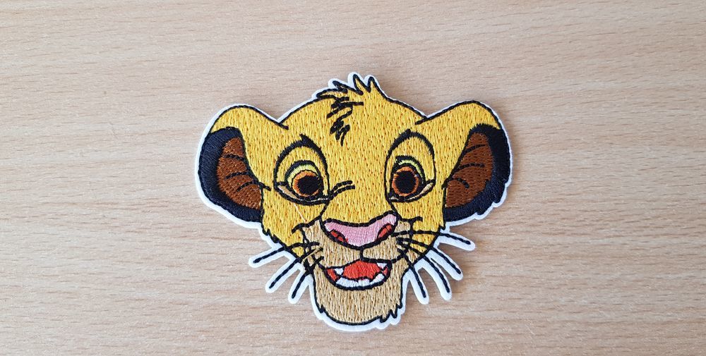 ecusson brod&eacute; 
Simba le roi lion
9x7 cm
thermocollant 