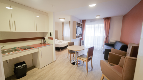   Appartement dans r�sidence s�curis�e � Uz�s Appartement - 1 pi�ce(s) - 34 m�