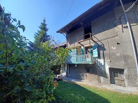   SAINT JULIEN MONTDENIS Au coeur du village B�n�ficiant d'un jardin priv�, maison � r�nover enti�rement  Maison - 3 pi�ce(s)