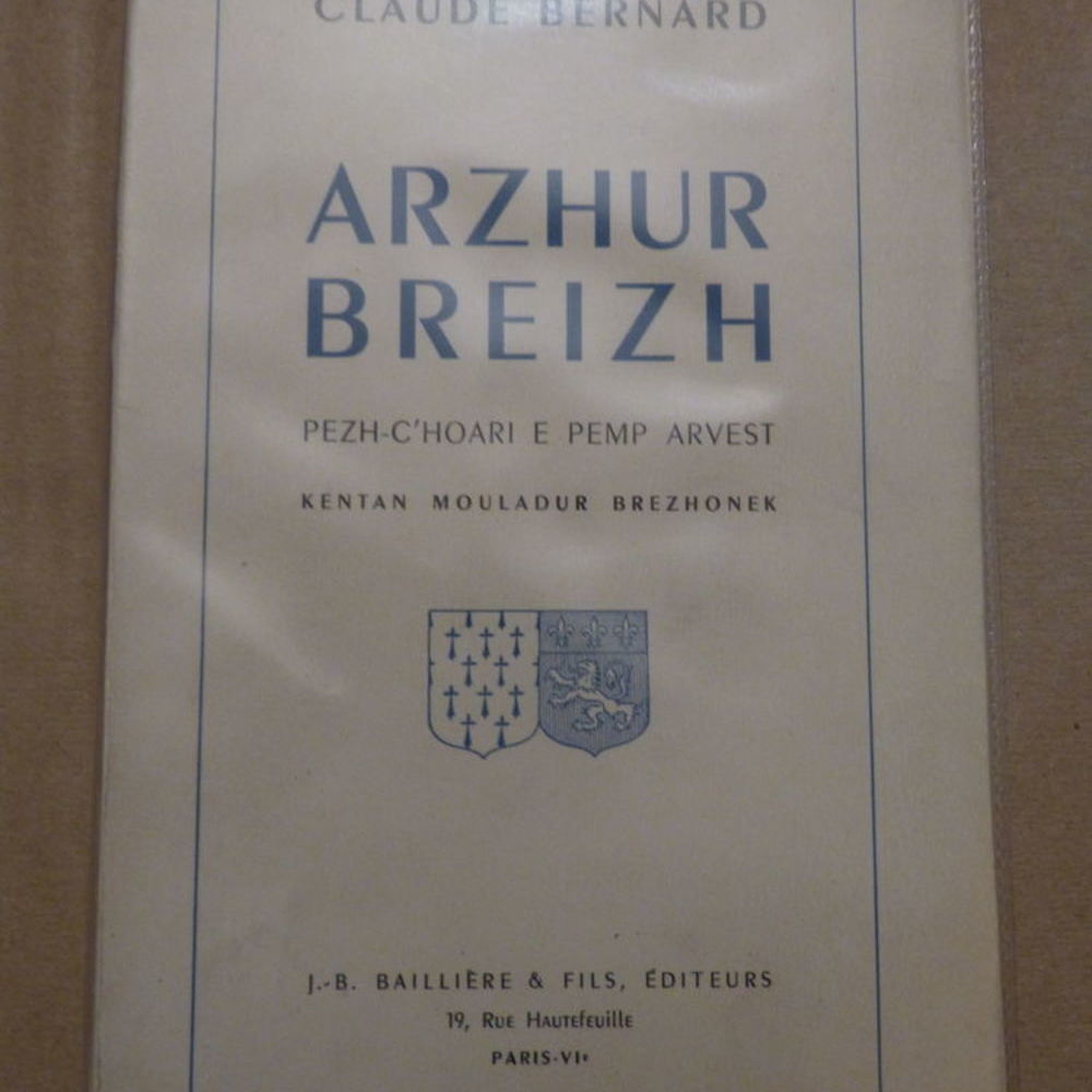 ARZHUR BREIZH livre &eacute;crit en BRETON Livres et BD