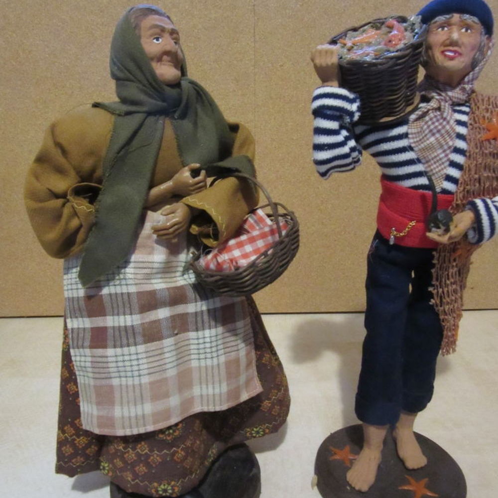 Lot de santons habill&eacute;s traditionnels 