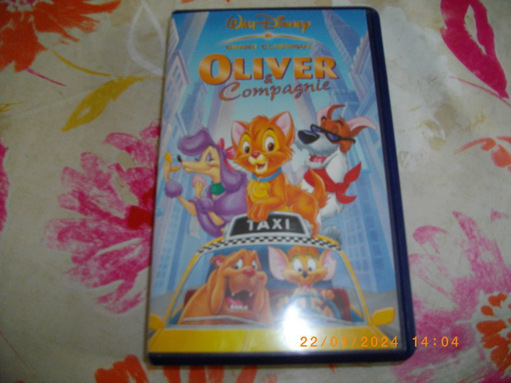 CASSETTE VIDEO VHS DE : "OLIVER ET CIE" DVD et blu-ray