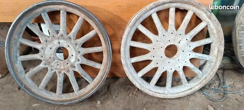 Roues de voiture ancienne en bois 400 88170 Rainville