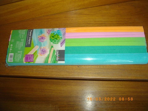 UN PAQUET DE 10 ROULEAUX DE PAPIER CREPON Perros-Guirec (22)