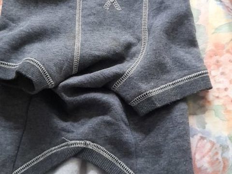 Habit pour p chien
Taille L, gris b qualite 
A 10 33500 Libourne