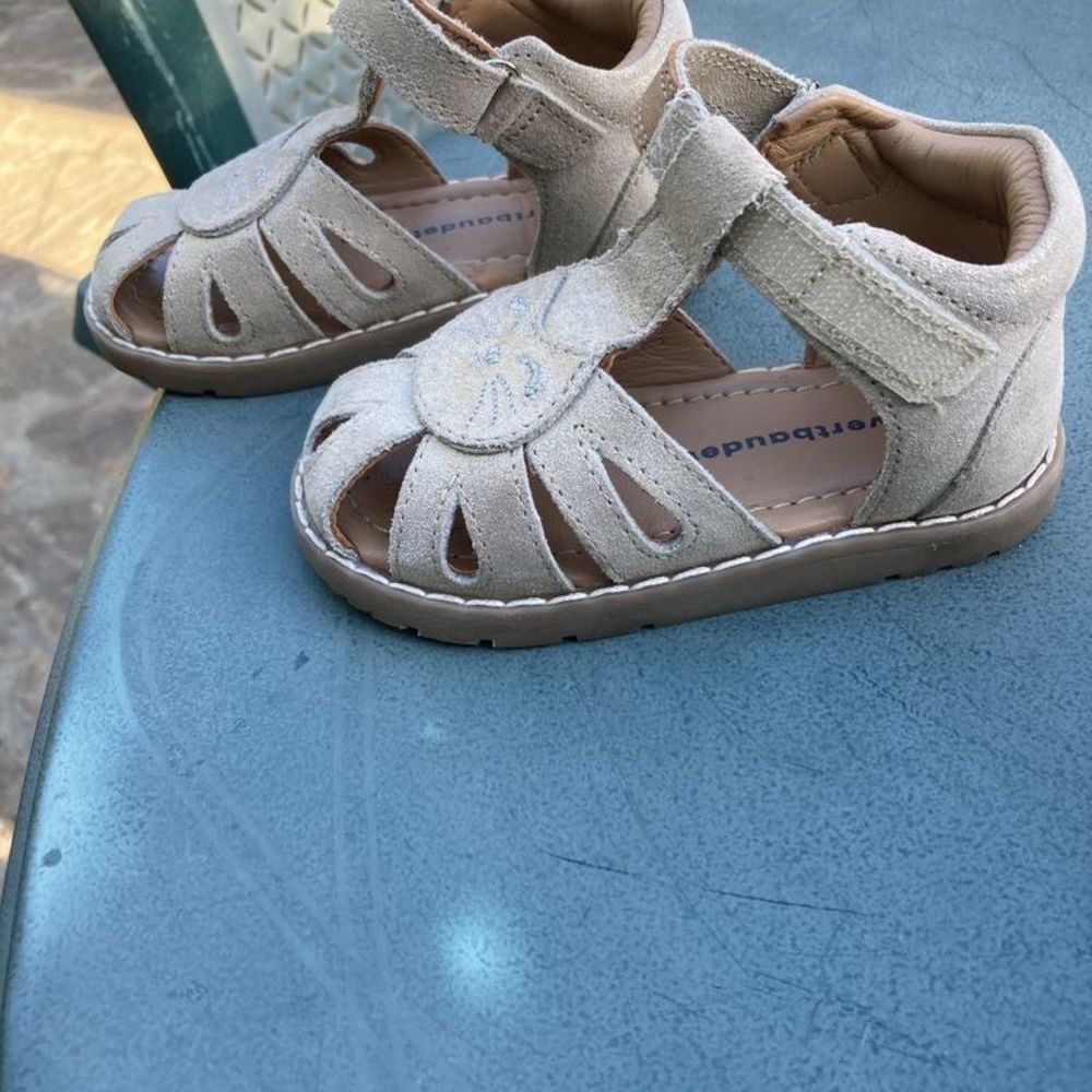 Chaussures fille marque petit pas de g&eacute;ant neuve Chaussures enfants