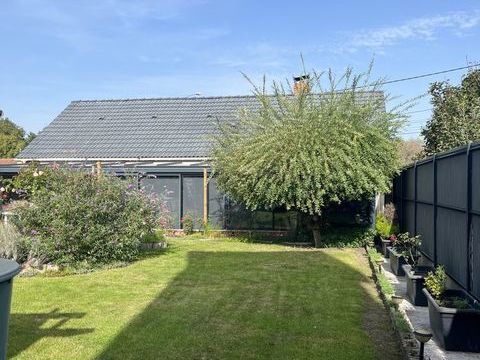   Plain-pied avec v�randa, double garage et parking Maison - 4 pi�ce(s) - 85 m�