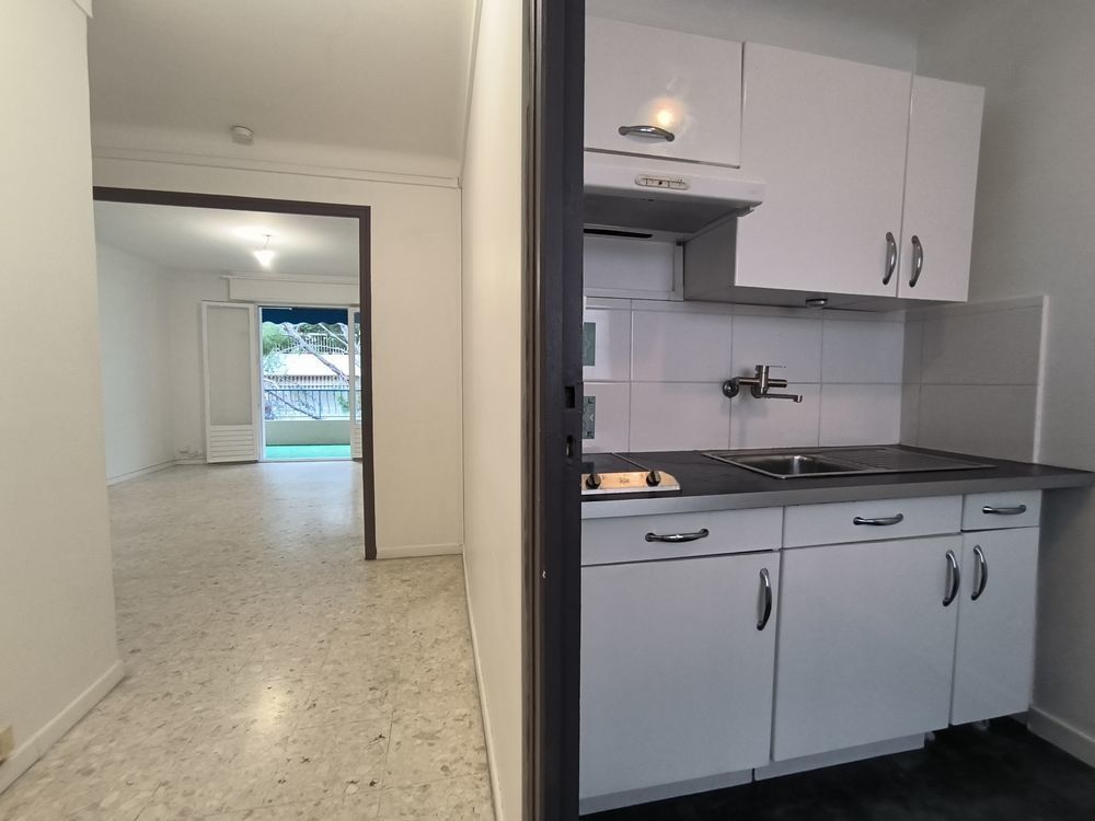 Vente Appartement T1 traversant 31m2, cuisine séparée, terrasse, parking, cave Cannes