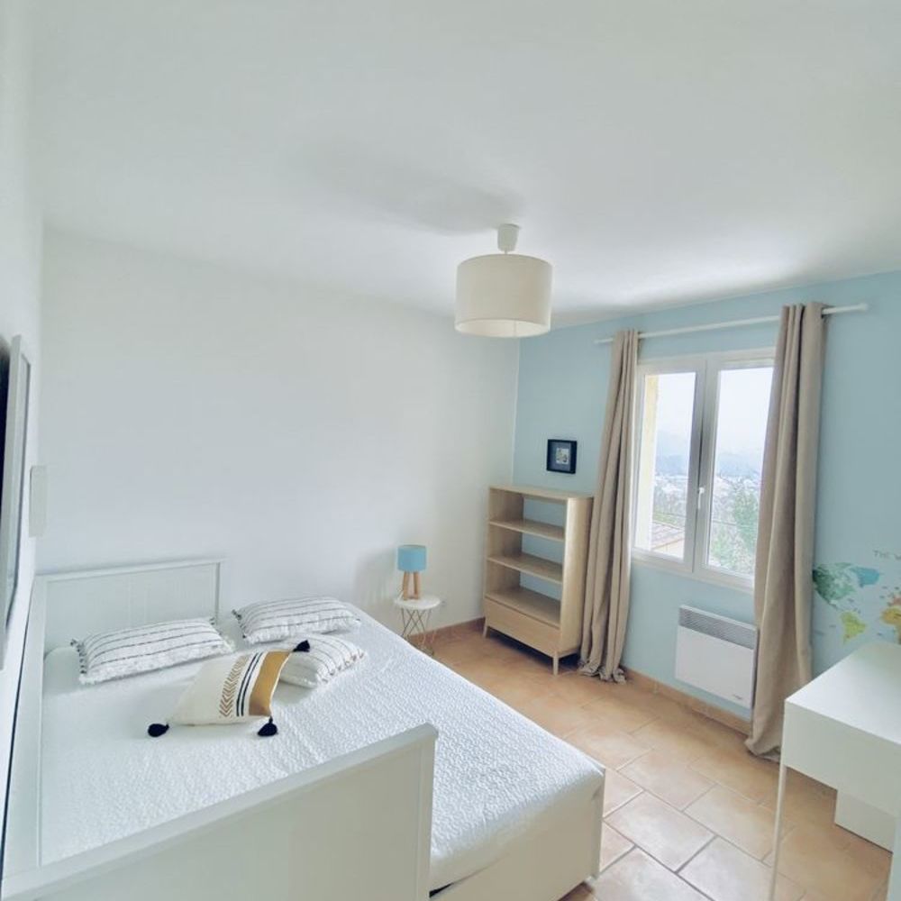 � vendre  Villa Saint-Zacharie (83640)