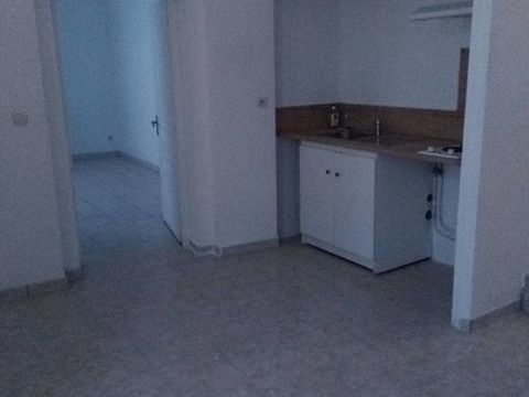   P2 Grand Rue � Aigues-Vives 30670 Appartement - 2 pi�ce(s) - 32 m�