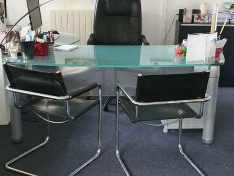 Bureau en verre couleur vert pâle 0 Saint-Cloud (92)
