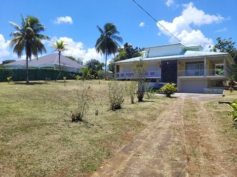   Maison en Guadeloupe (Lamentin) Maison - 6 pi�ce(s) - 200 m�