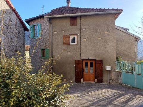   Centre village Arignac 09400, Maison T4 sur 3 niveaux Maison - 4 pi�ce(s) - 70 m�