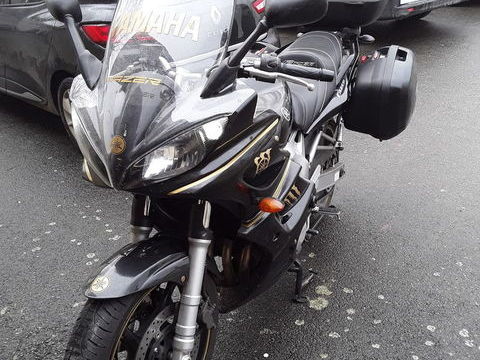 Moto YAMAHA 2006 occasion Issy-l'&Eacute;v&ecirc;que 71760