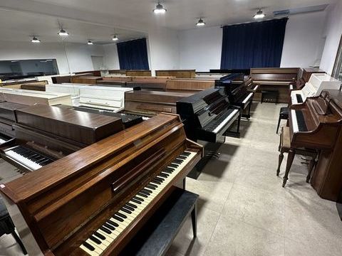 Piano droit + transport offert ? 400 Paris 1 (75)