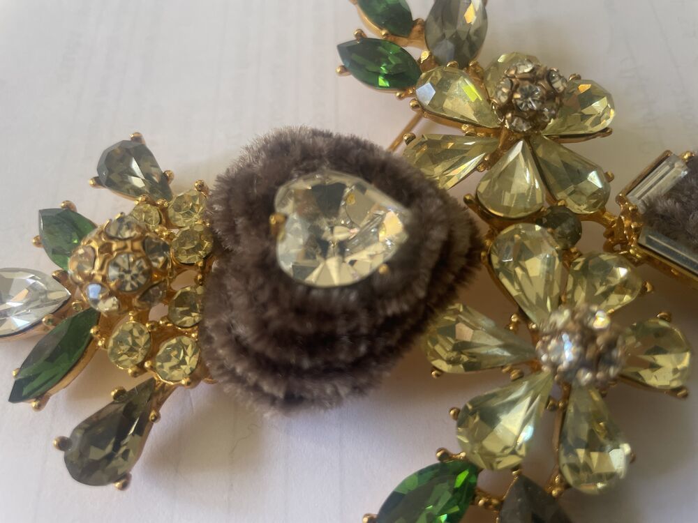Broche Demi-Croix GM Strass Multicolore Coeur Crystal velour Bijoux et montres