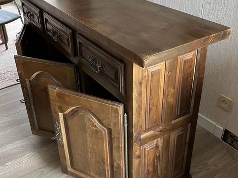 Meuble bas en bois massif. Buffet. Toulouse (31)