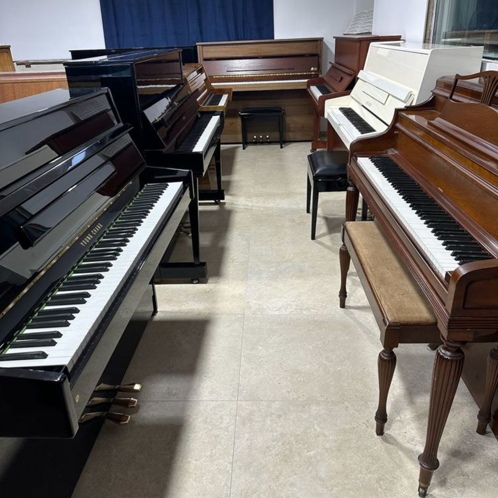 Piano droit + transport offert ? Instruments de musique
