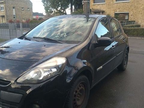 Renault Clio III 1.2 16V 75 eco2 Ovalie 2012 occasion Sedan 08200