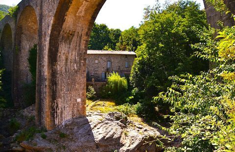   . Maison ou Chambre d' hotes en Ardeche, tr�s connu Maison - 8 pi�ce(s) - 210 m�