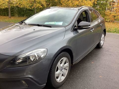 Volvo V40 Cross Country D2 115 Momentum 2014 occasion Saint-P&egrave;re-en-Retz 44320